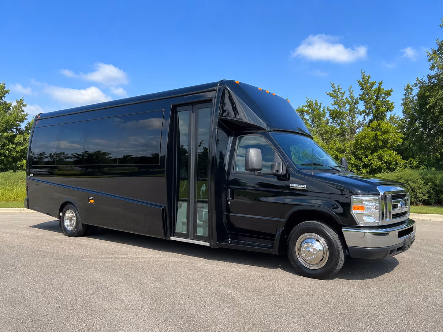 minibus rentals for small group winery tours near cincinnati