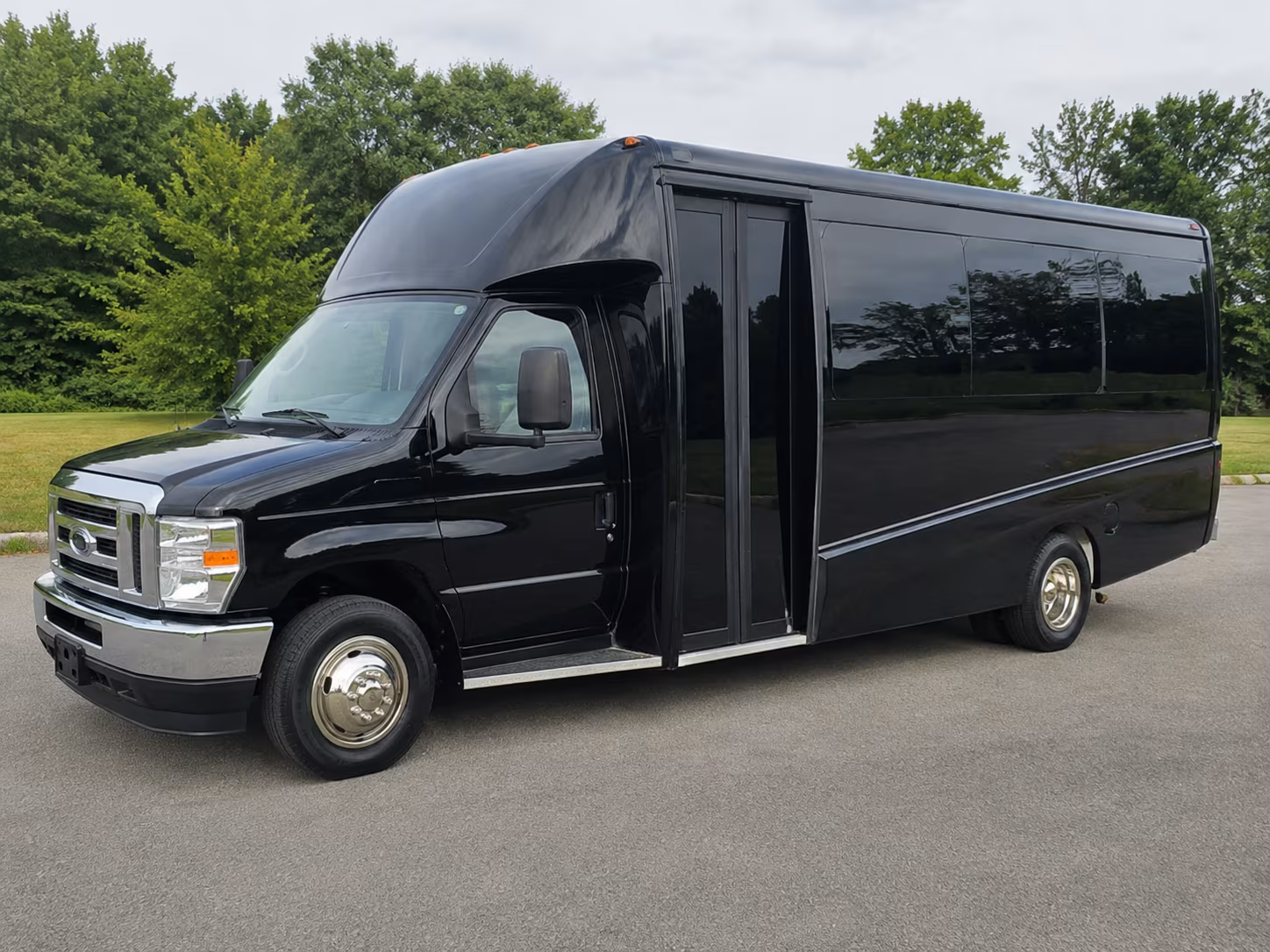 minibuses for offsite convention dinners and networking events in cincinnati