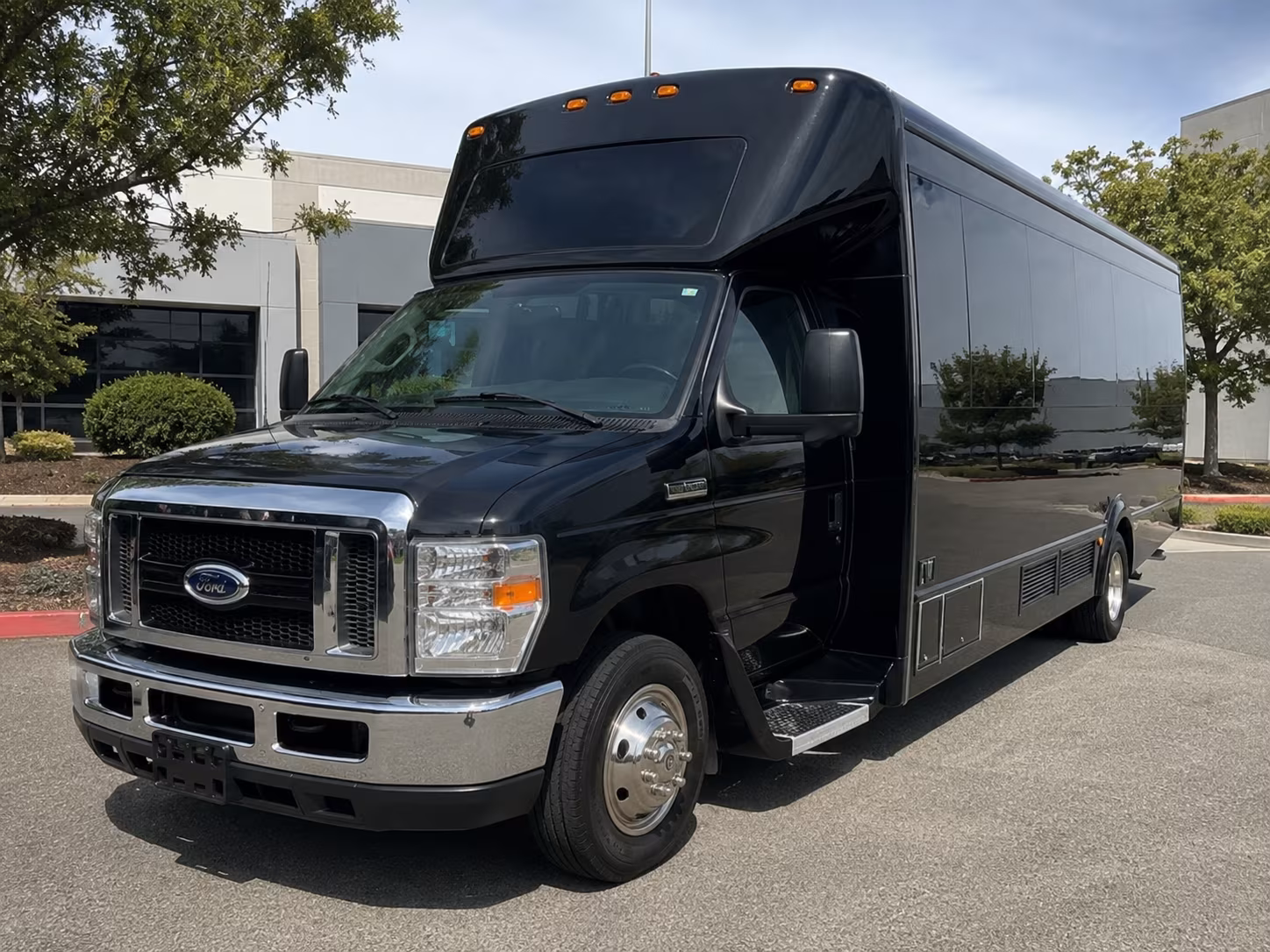 party buses to heritage bank center concerts and events